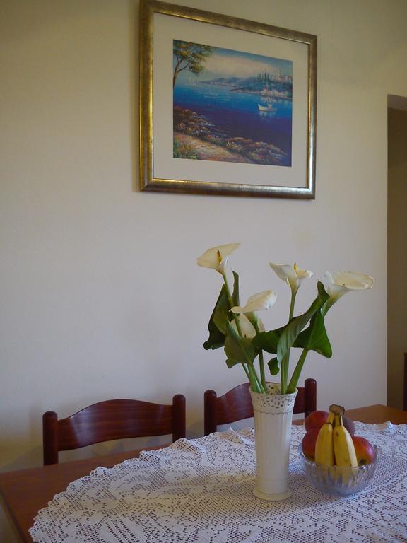 Milutinov Dvor Apartments Vrsi Kültér fotó