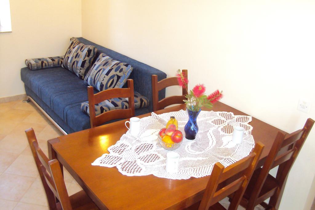 Milutinov Dvor Apartments Vrsi Kültér fotó