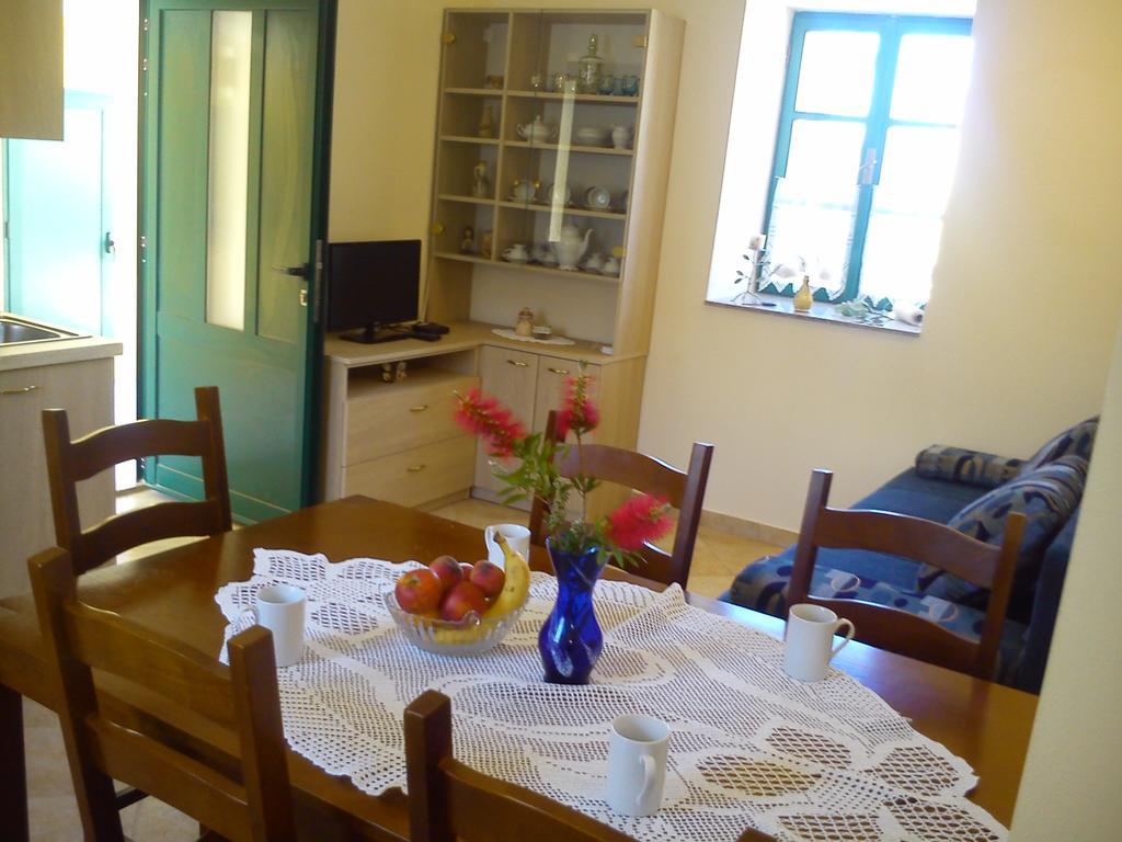 Milutinov Dvor Apartments Vrsi Kültér fotó