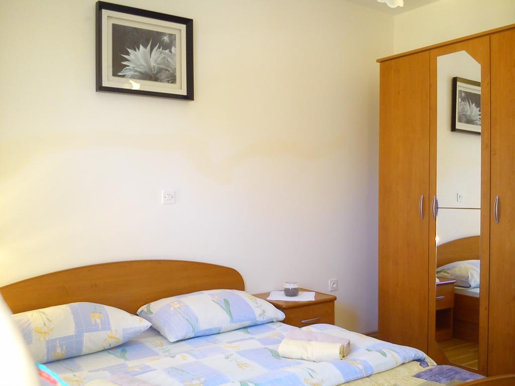 Milutinov Dvor Apartments Vrsi Kültér fotó