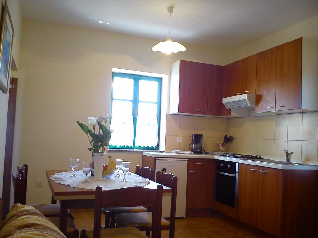 Milutinov Dvor Apartments Vrsi Kültér fotó