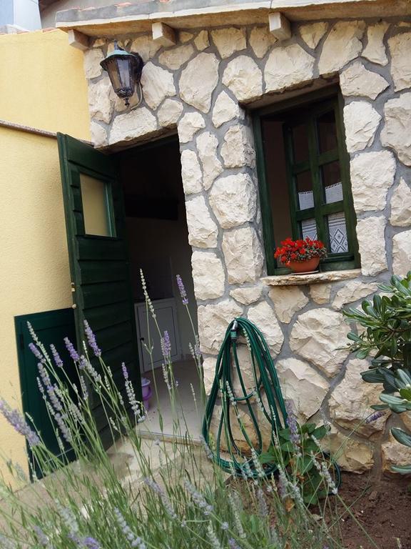 Milutinov Dvor Apartments Vrsi Kültér fotó